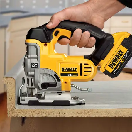 Sierra Caladora Inalámbrica Dewalt Dcs331b 20w