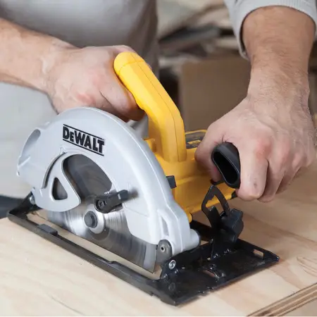 Sierra Circular Dewalt 184mm 1400w Dwe560 Color Amarillo Frecuencia 5 Mhz